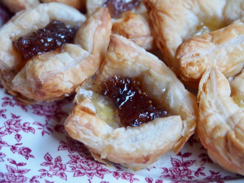 close up fig jam and brie bites