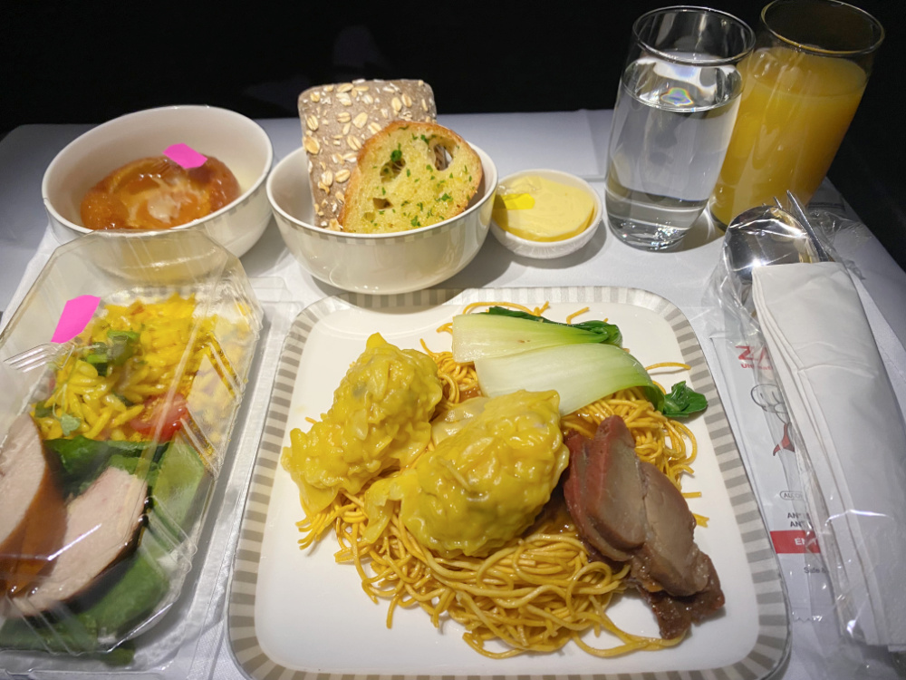 light lunch of noodles on singapore airlines business class