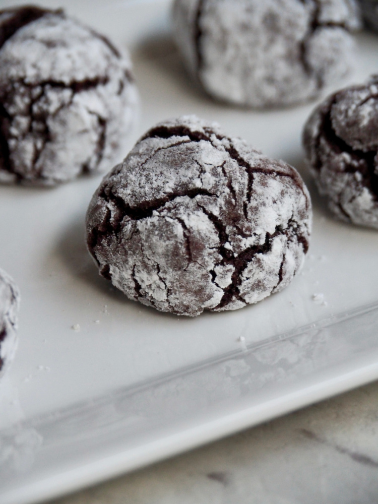 chocolate crinkle cookies from side 2