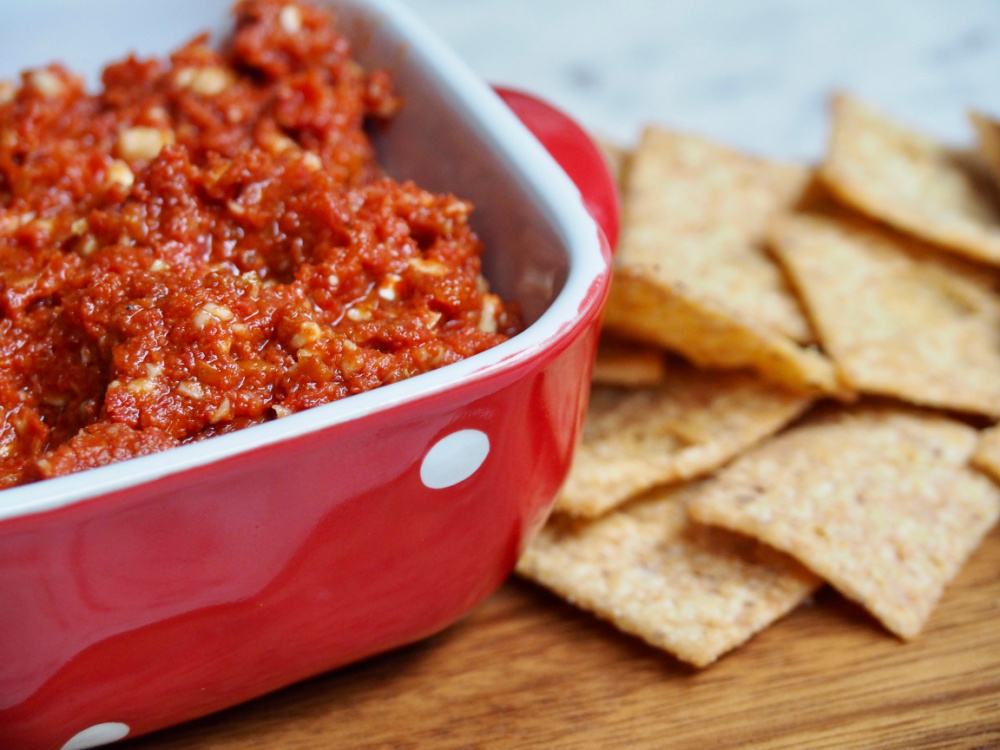 corner view of sundried tomato pesto with crackers