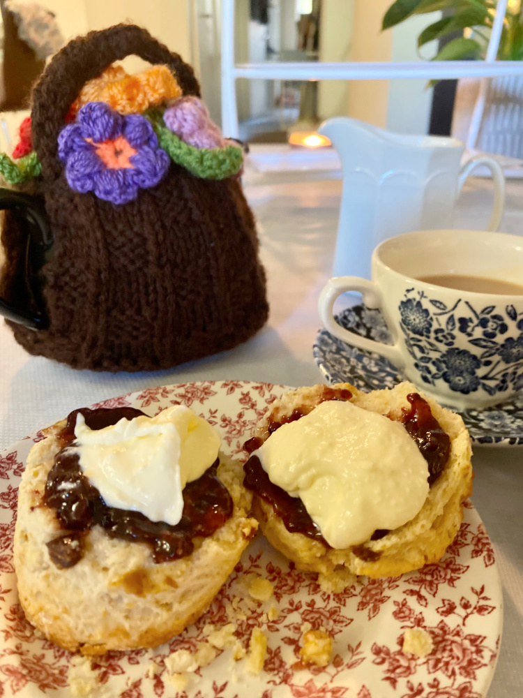 sticky date scones and cup of tea 