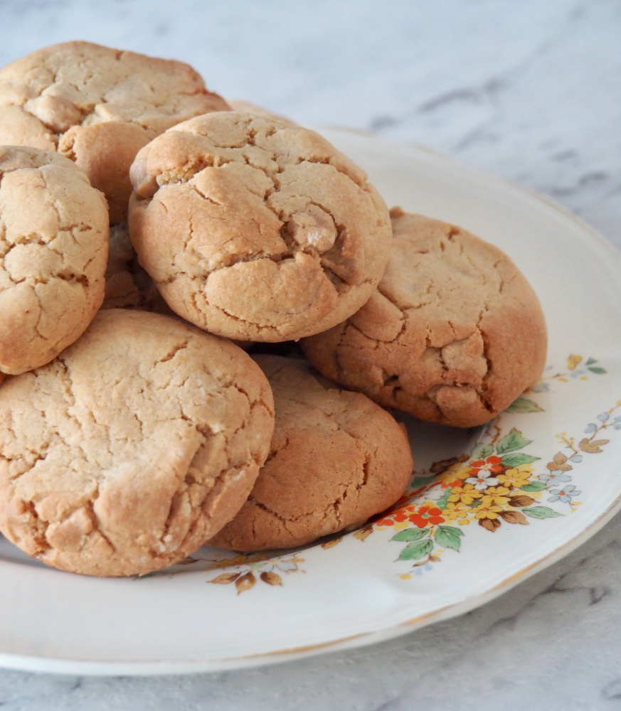 peanut butter chip cookies side view