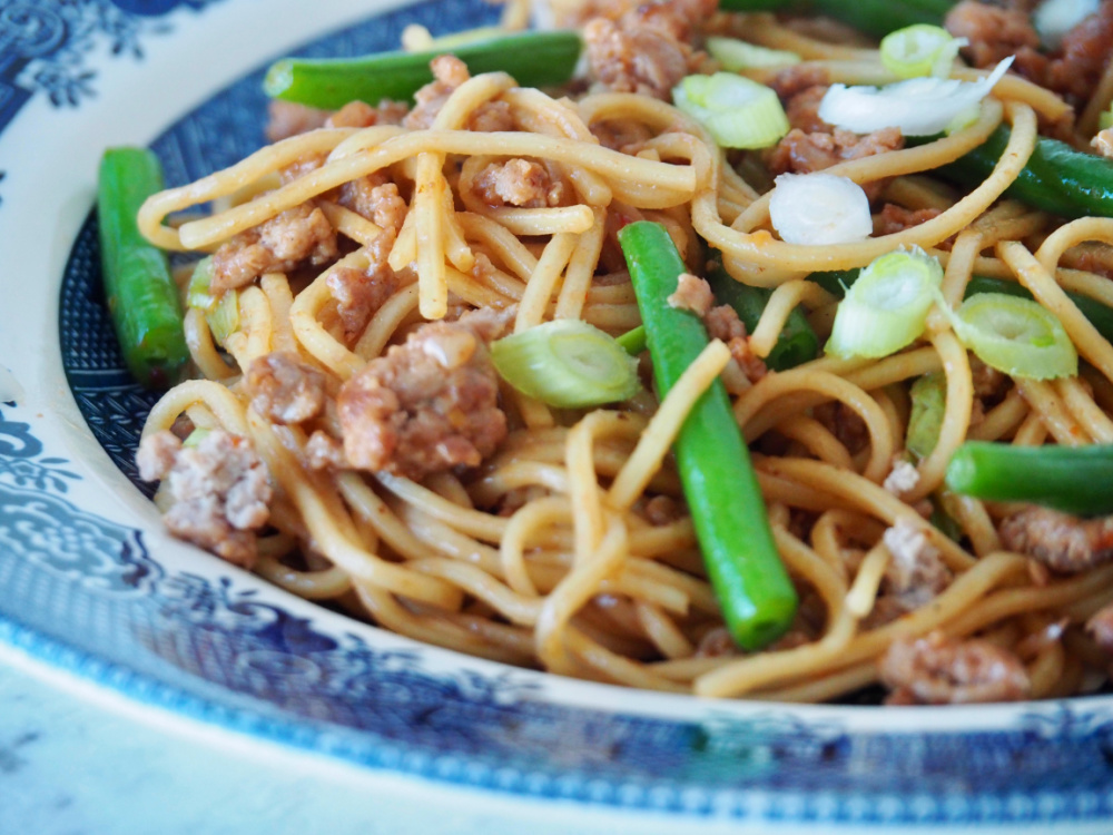 turkey mince noodle stir fry on blue willow pattern plate