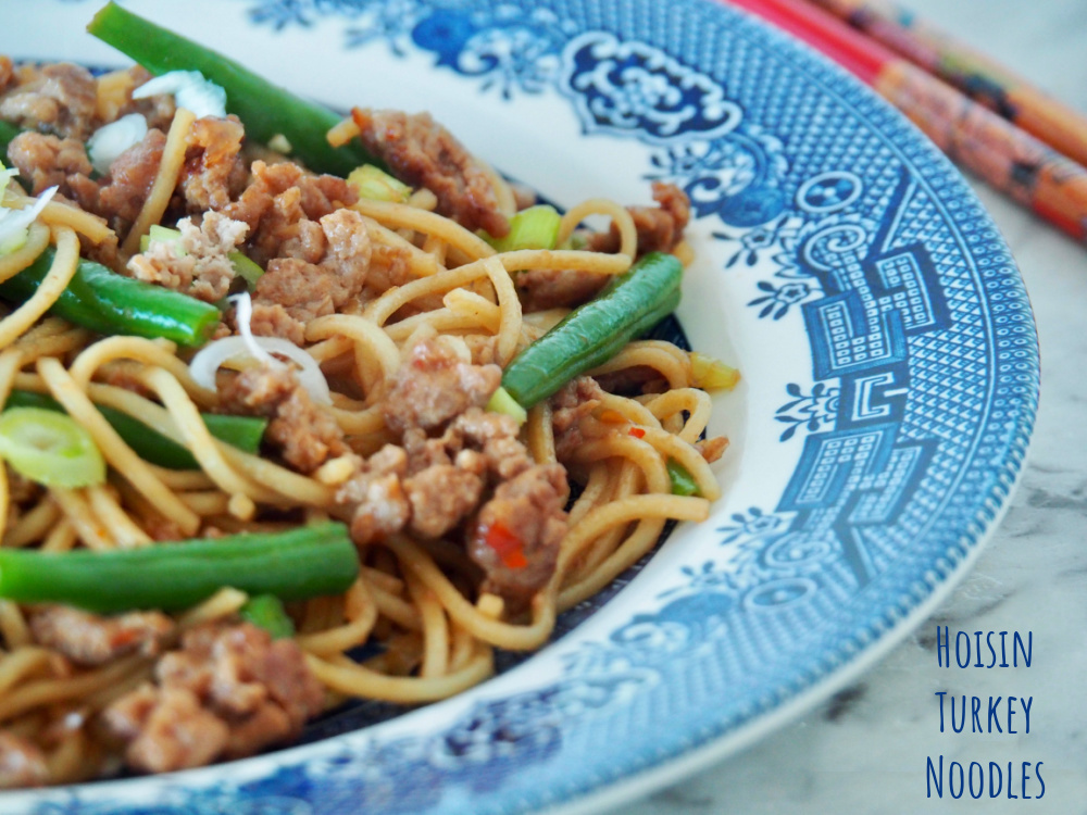 plate of turkey mince noodle stir fry on blue willow pattern plate