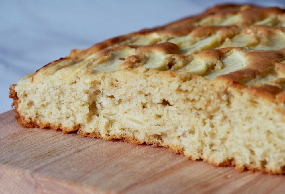 inside apple traybake 